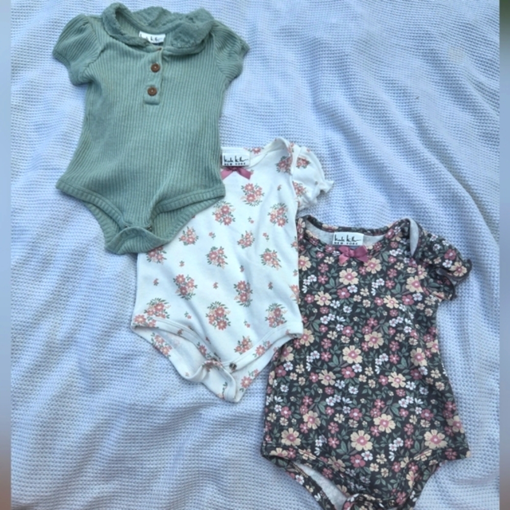 Nicole Miller New York Floral and Solid Baby Onesies Set